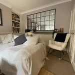 Gorgeous Hideaway In Classy Clifton