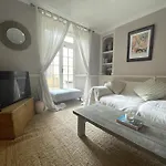 Gorgeous Hideaway In Classy Clifton
