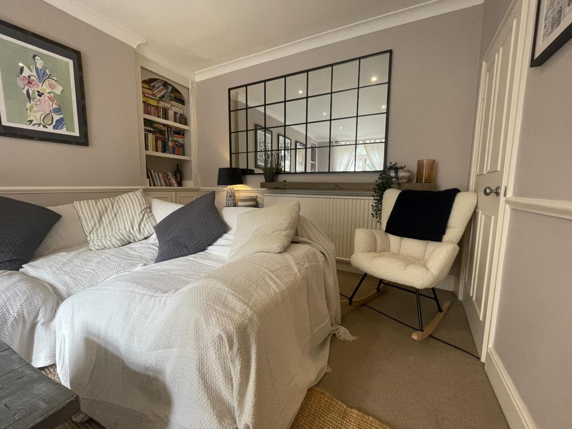 Gorgeous Hideaway In Classy Clifton Apartment