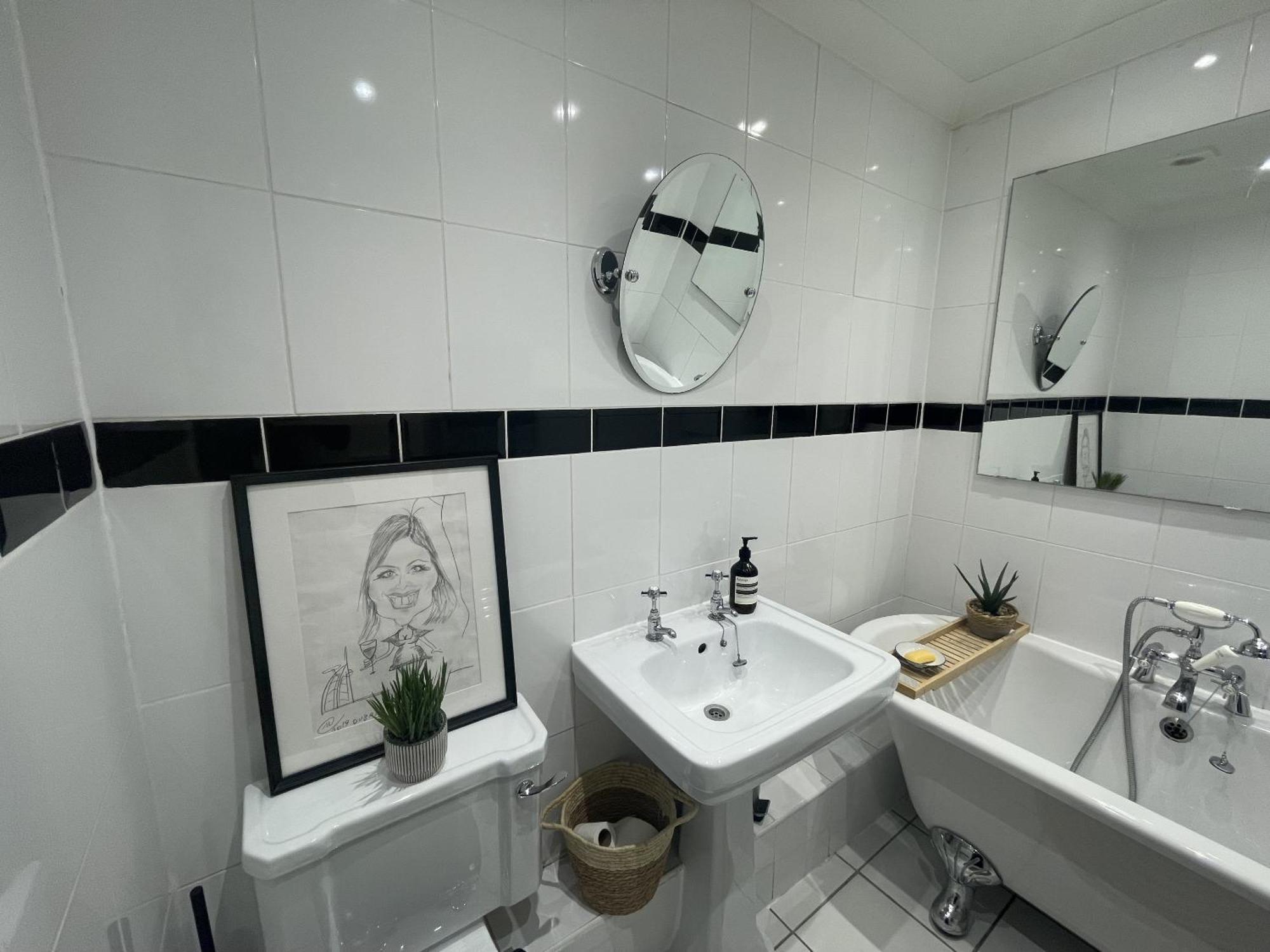 Gorgeous Hideaway In Classy Clifton Apartment