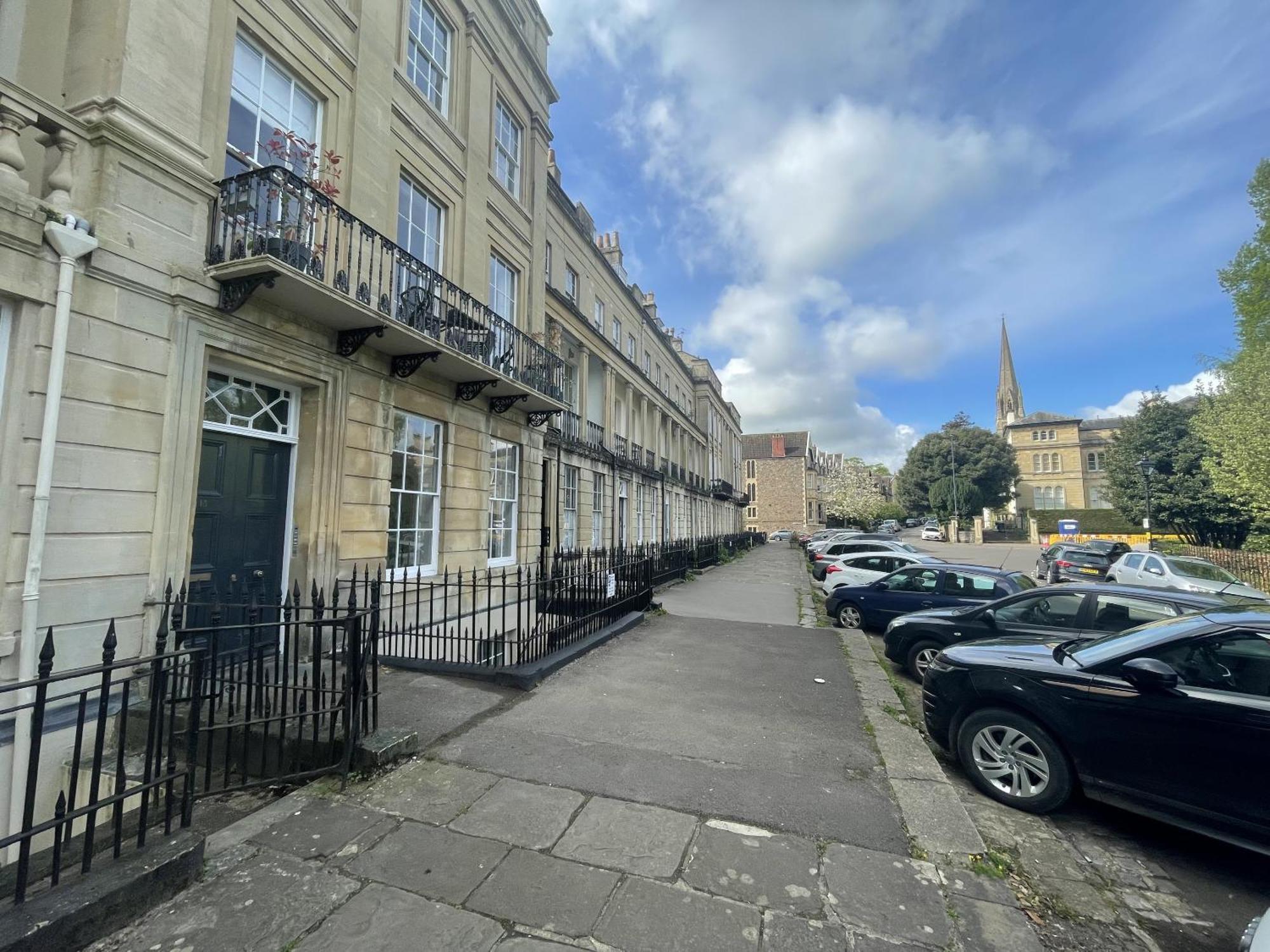 Gorgeous Hideaway In Classy Clifton Apartament