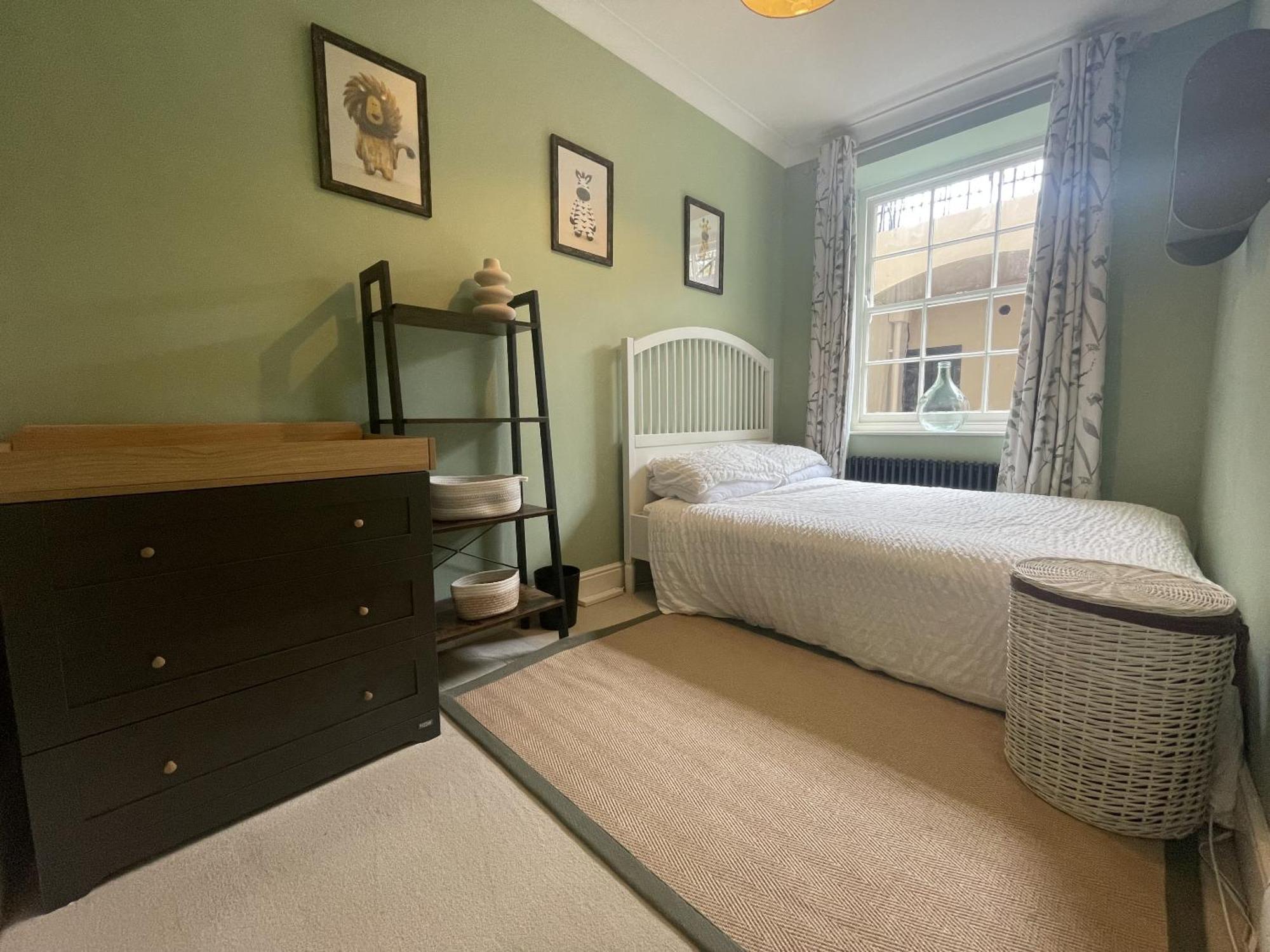 Gorgeous Hideaway In Classy Clifton Apartament
