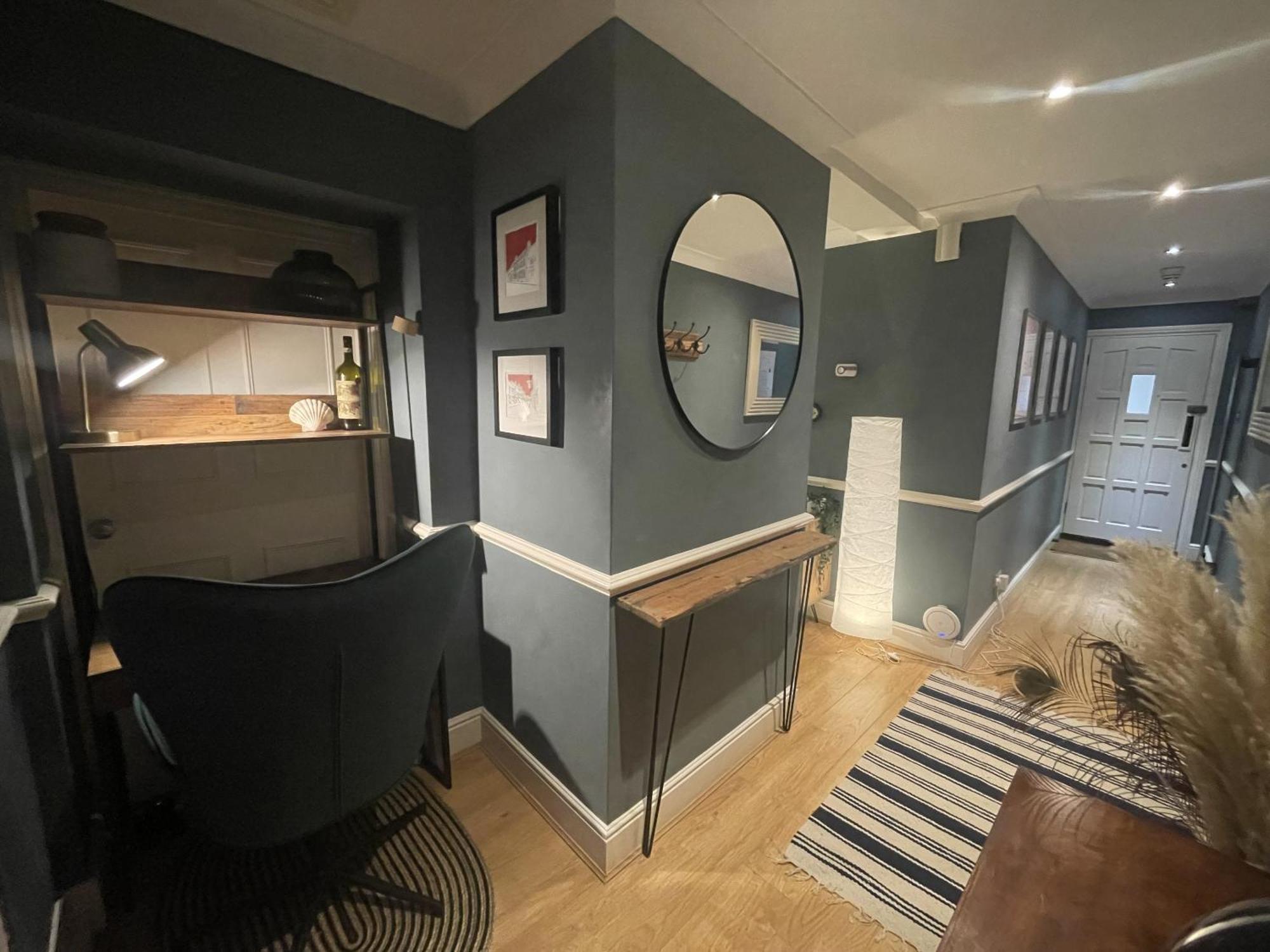 Gorgeous Hideaway In Classy Clifton Apartament